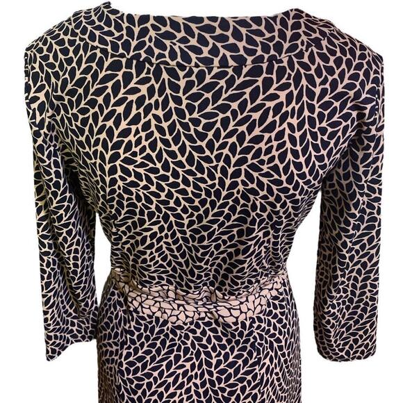 Ann Taylor Leaf Print Wrap Dress Leaf Print 
Size 2 - Picture 6 of 10